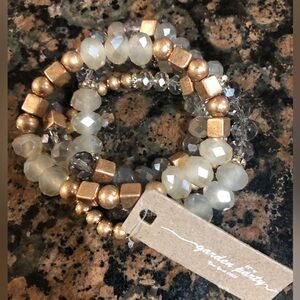 Beautiful set of 4 Blingy Crystal Glass Beaded Elastic Band Bracelets NWT